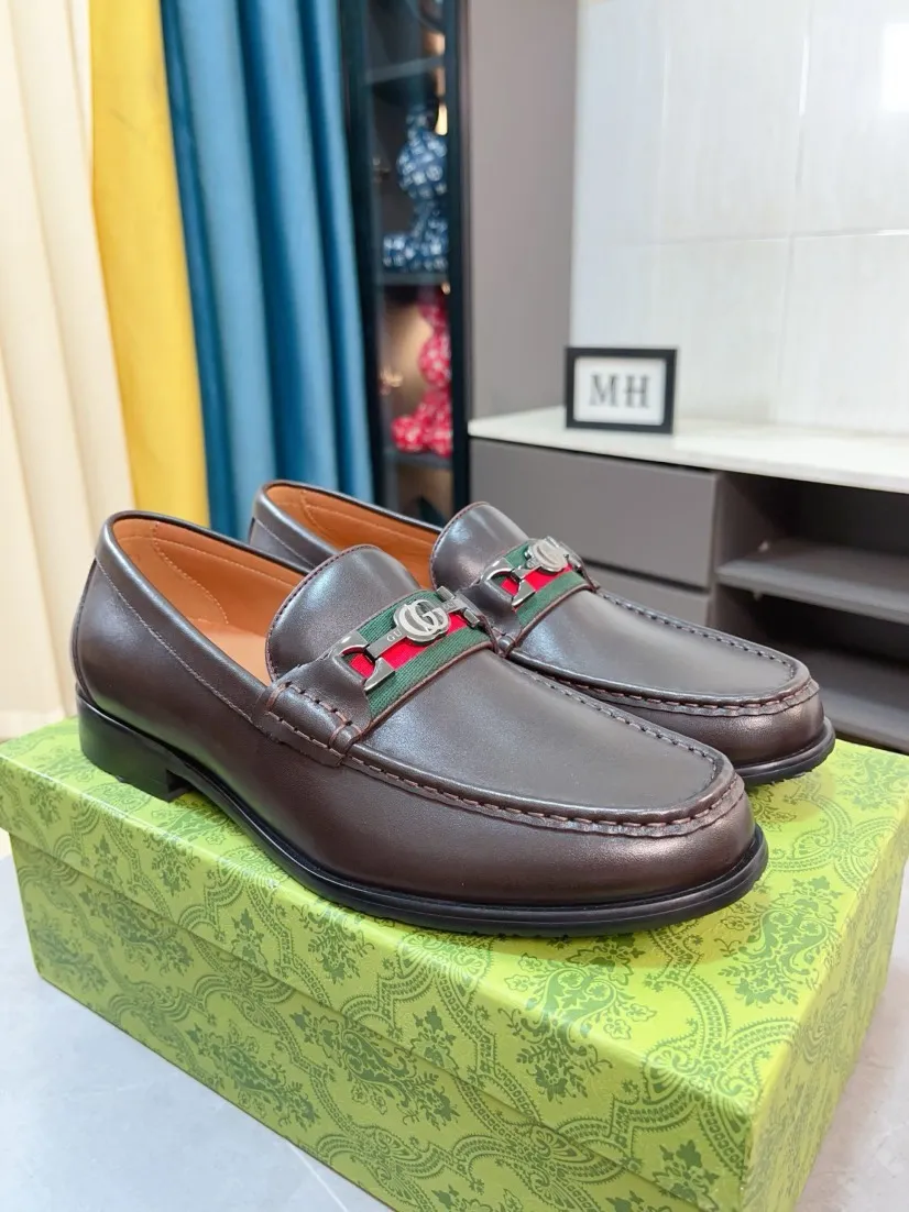 Men's shoes 💰500🌹🌹Niuli [GUCCI Gucci] A new style of formal men's leather shoes is coming~ The original quality upper is made of patent leather imported from Italy, the leather is soft and delicate, comfortable and soft first-layer cowhide lining, rubber wear-resistant outsole, the shoe shape is dignified and domineering, and the luxury charm cannot be concealed! The natural and free nouveau riche leads the trend. Code number: 38-44